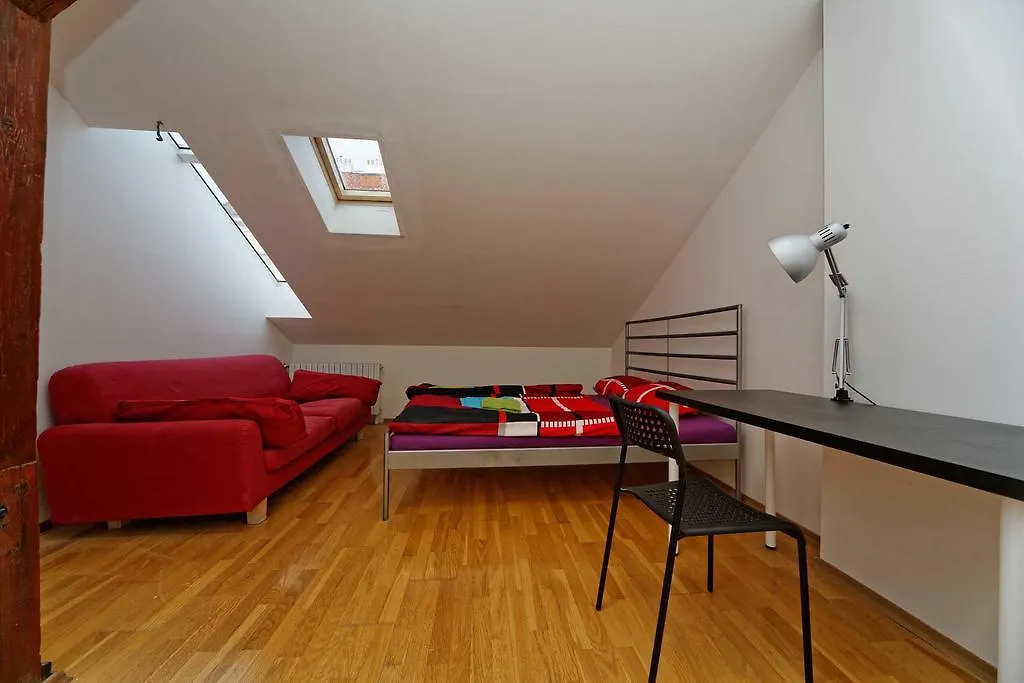 Apartment Na Kozacce 6 Praha 0*,
